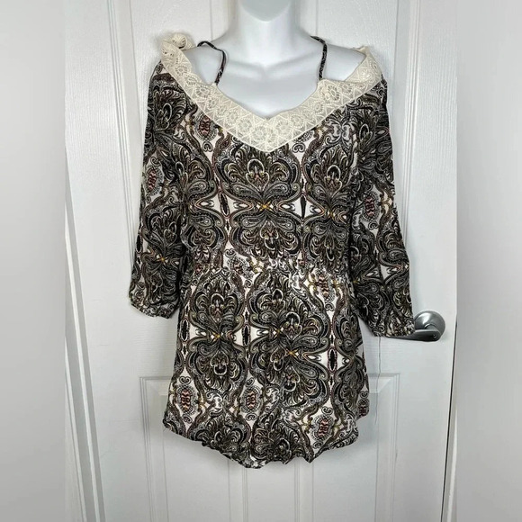 Bundle Of 2 Summer Rompers size Medium - Picture 9 of 12